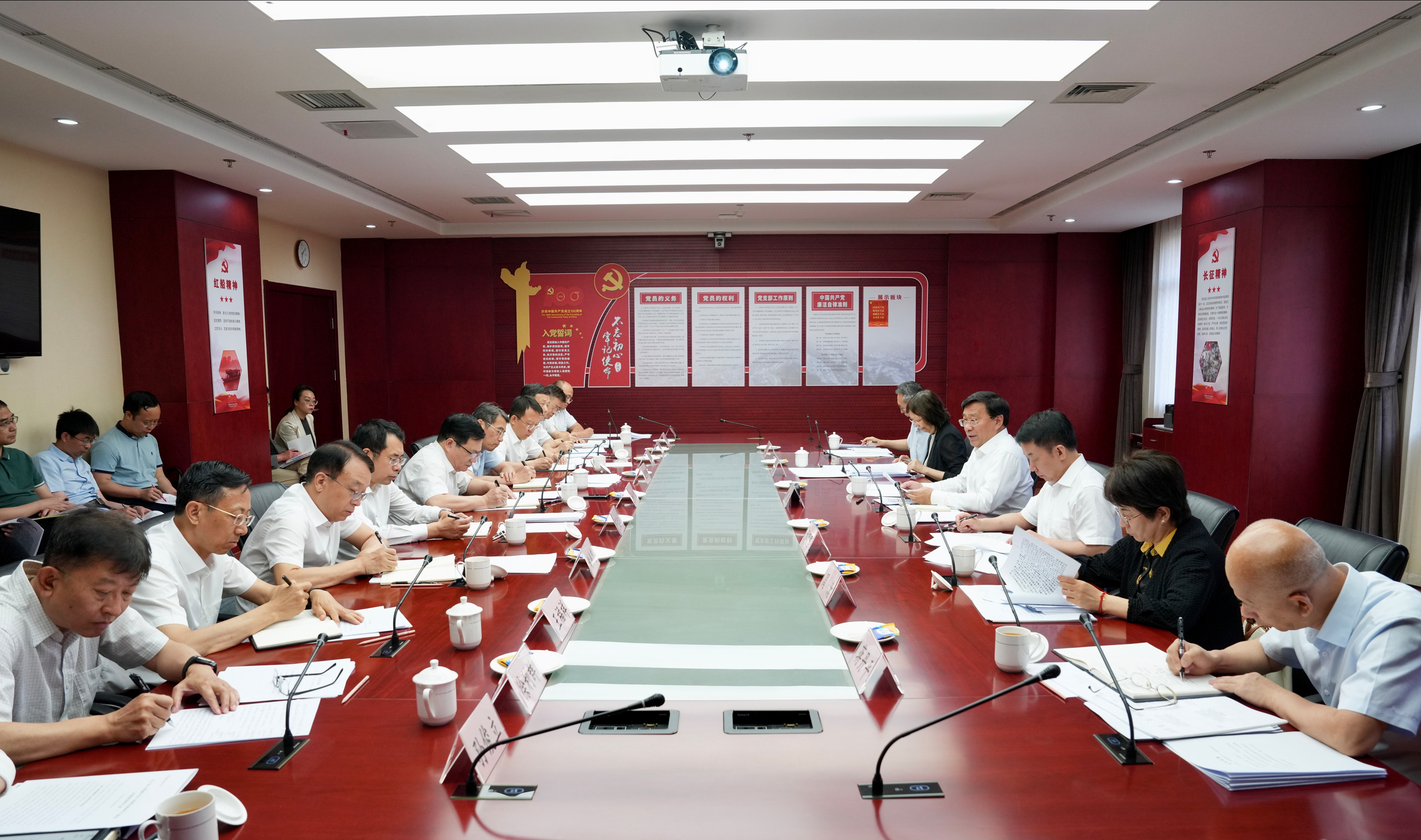韩俊在部科技发展中心调研并召开部属事业单位座谈会强调　推动学习教育走深走实　以作风建设新成效激发干事创业新作为