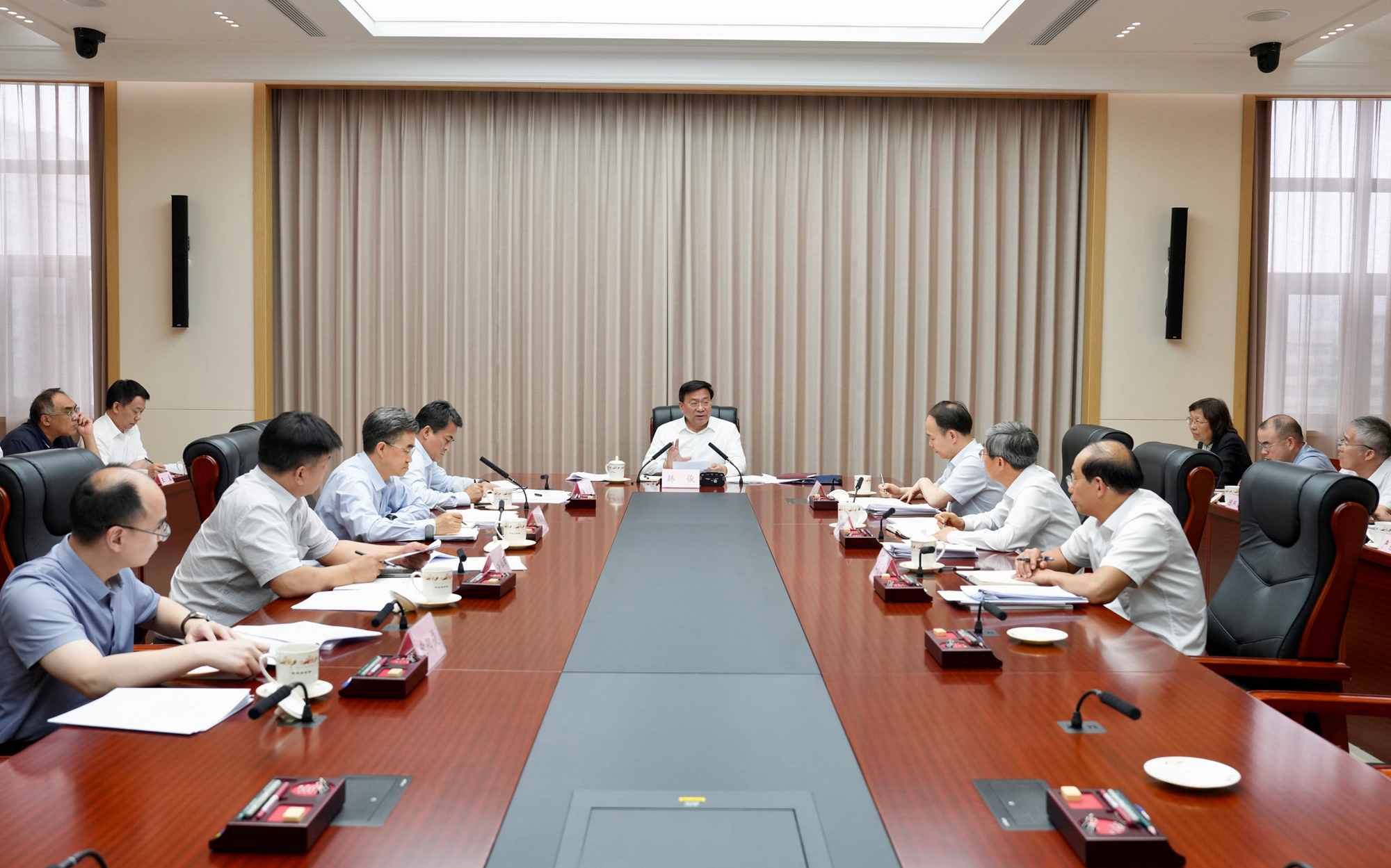 农业农村部党组召开巩固拓展脱贫攻坚成果工作蹲点调研交流会强调 牢牢守住不发生规模性返贫致贫底线 扎实推进巩固拓展脱贫攻坚成果同乡村振兴有效衔接